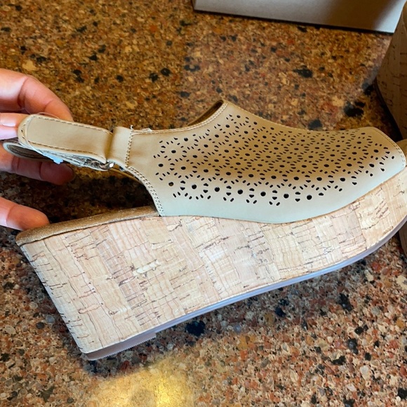 Cushionaire Comfort Sandals - Picture 3 of 5